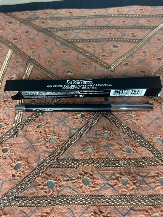 MAC Colour Excess Gel Eyeliner in Glide or Die - Picture 4 of 7